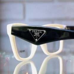 Handbag logo Prada Milano - okulary Prada z szerokimi zausznikami 0PR 20QV 52 7S31O1.jpg