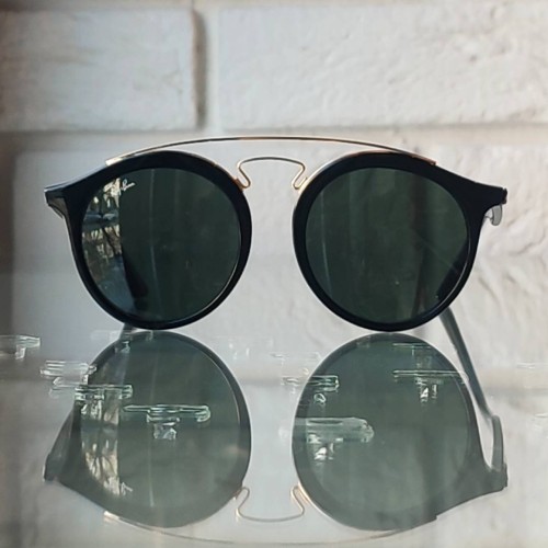 Czarne okrągłe okulary przeciwsłoneczne Ray-Ban - podwójny złoty mostek RB 4256 601-71.jpg