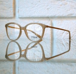Bezowe jasne okulary korekcyjne cieliste Vogue 0VO5151 - metalowy zausznik